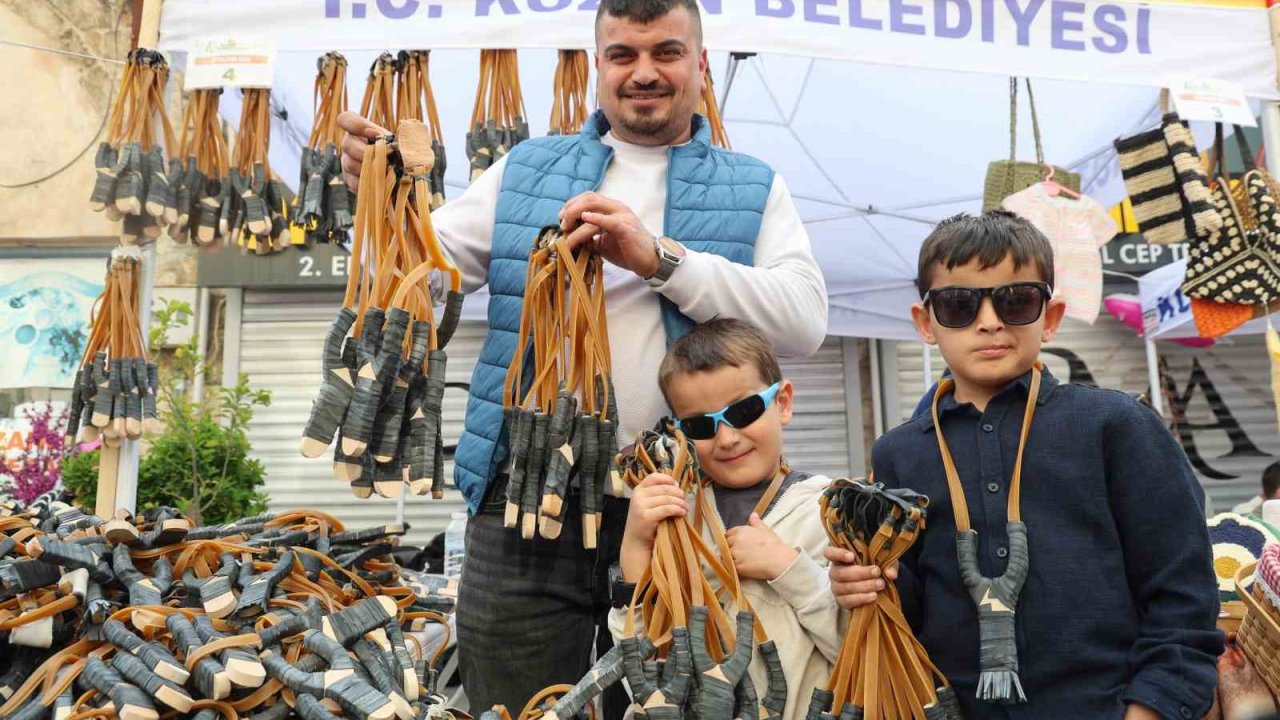 Çukurova’nın simgesi sapan festivale damga vurdu