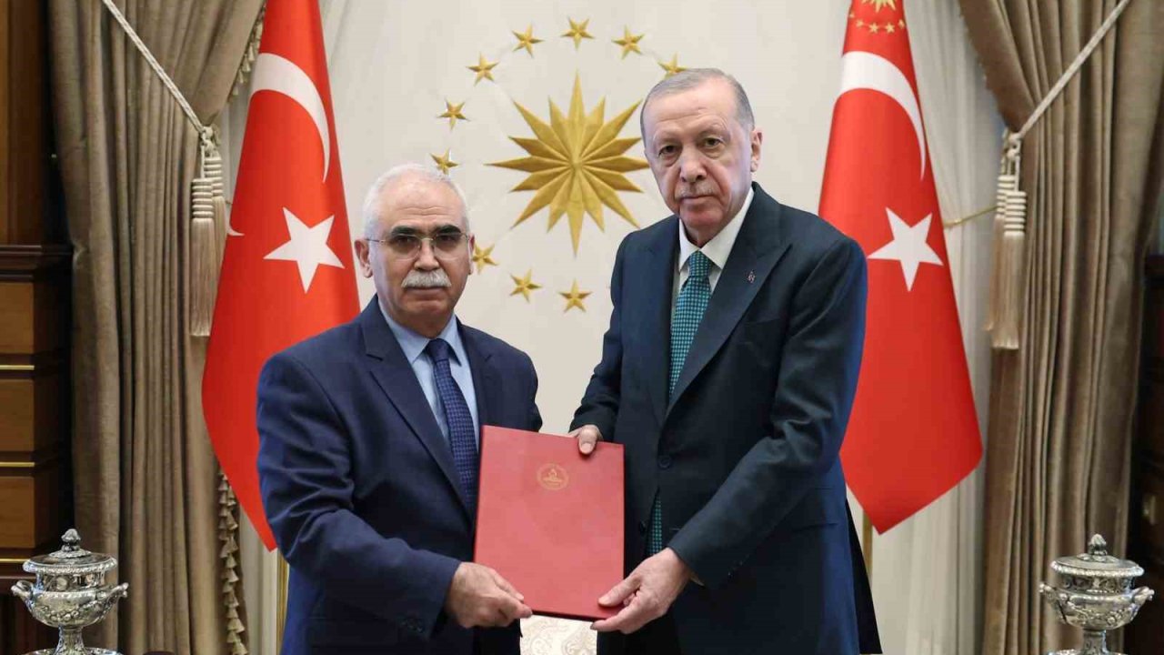 Cumhurbaşkanı Erdoğan, AYM Başkanı Kadir Özkaya’yı kabul etti