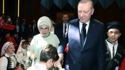 Cumhurbaşkanı Erdoğan: "İnsanlık zincirinin ebediyet halkası olan siz çocuklarımız geleceğimizi şekillendireceksiniz"