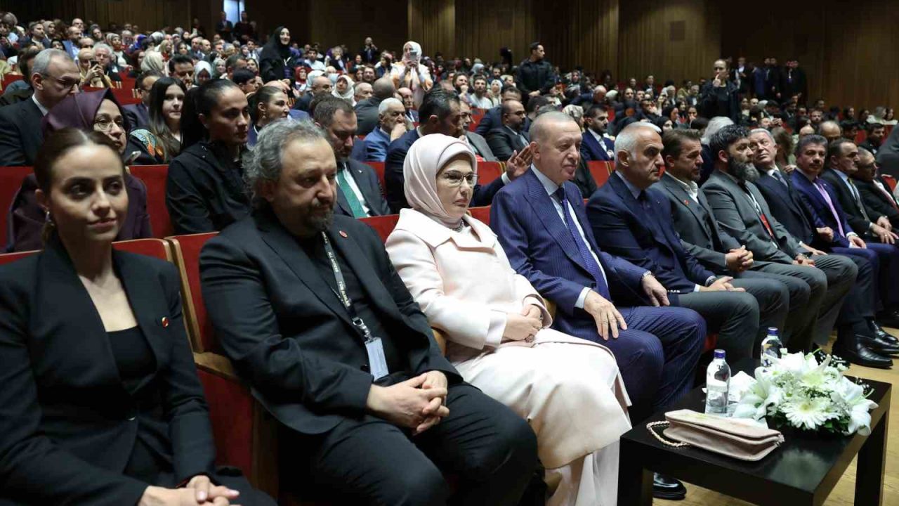 Cumhurbaşkanı Erdoğan İstanbul’da film galasına katıldı