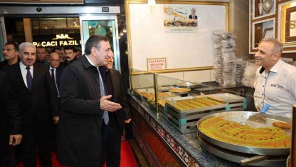 Cumhurbaşkanı Yardımcısı Yılmaz’dan Diyarbakır’da ‘tatlı’ molası