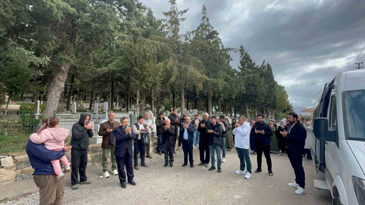 Datça’da umreciler dualarla uğurlandı