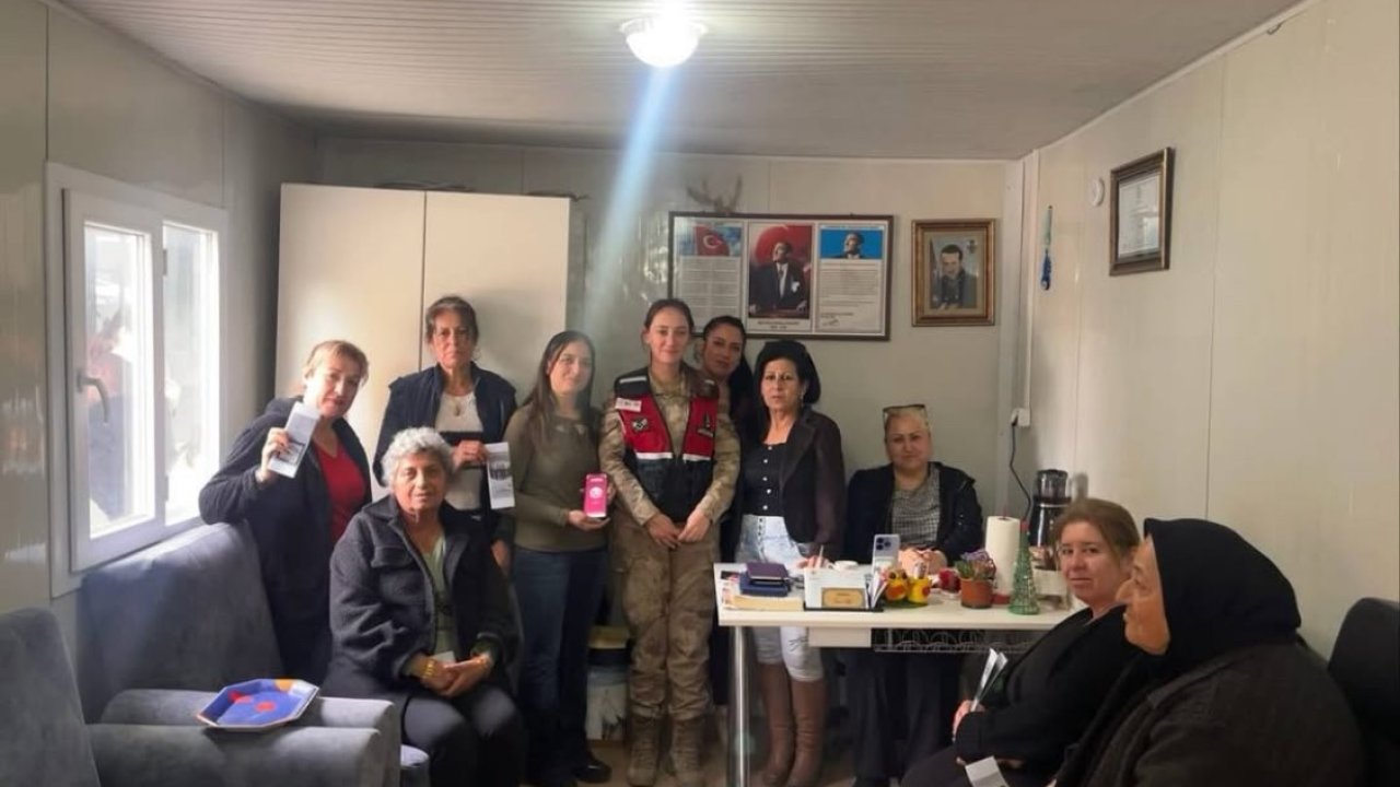 Defne’de jandarmadan vatandaşlara bilgilendirme çalışması