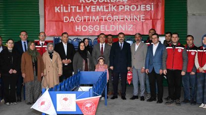 Demirci’de küçükbaş üreticilerine "Kilitli yemlik" desteği