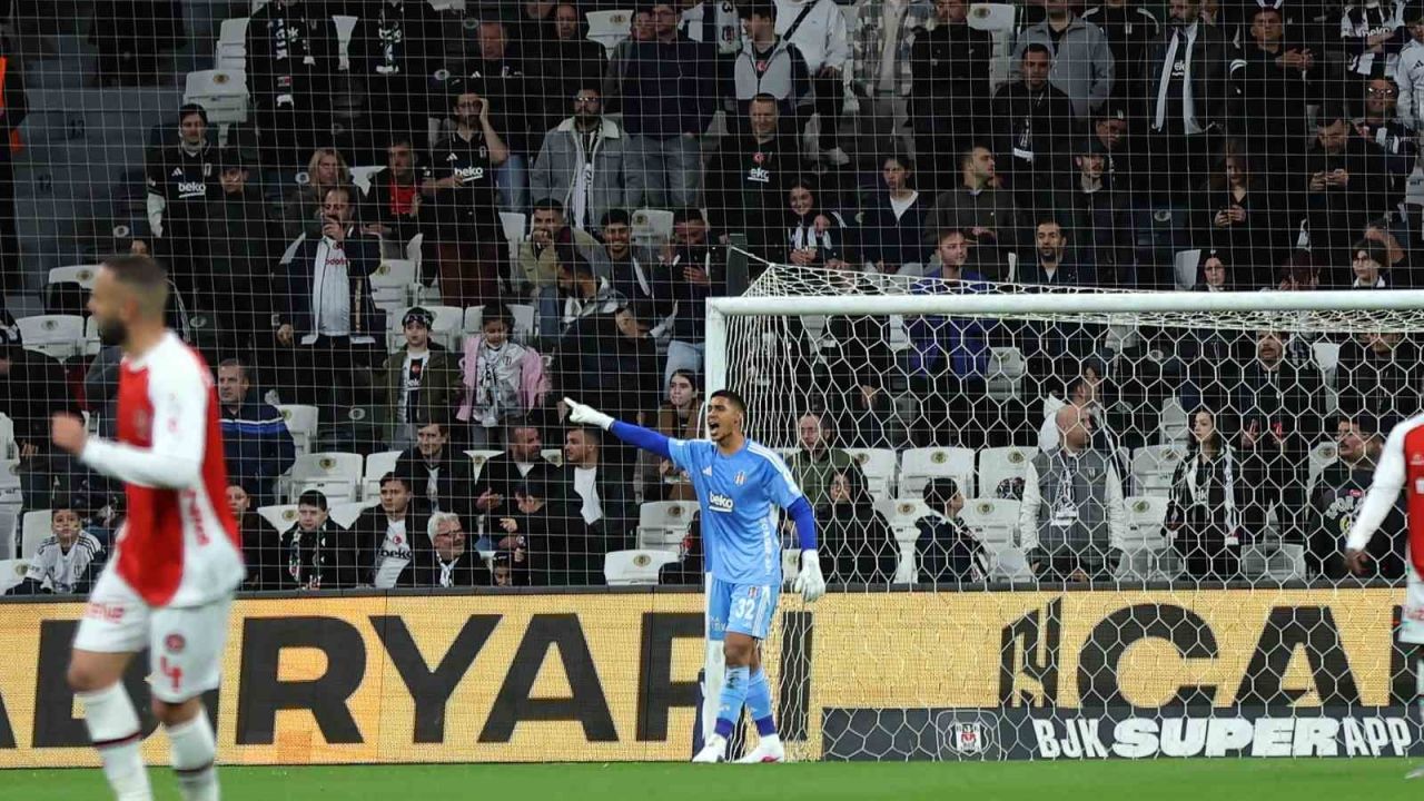 Devis Vasquez, ilk maçında kalesini gole kapadı