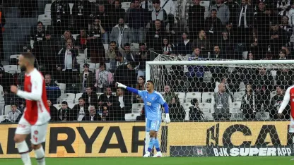 Devis Vasquez, ilk maçında kalesini gole kapadı