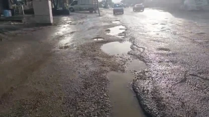 Diyarbakır’da bozulan yollar sürücülere zor anlar yaşatıyor