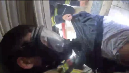 Diyarbakır’da filmleri aratmayan kurtarma operasyonu: Yangının ortasında kalan vatandaş kurtarıldı