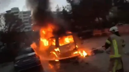 Diyarbakır’da park halindeki araçta çıkan yangın kamerada