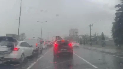 Diyarbakır’da sağanak ve dolu yağışı etkili oldu