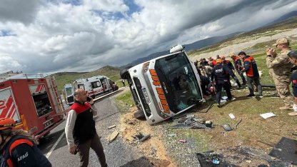 Diyarbakır’da yolcu otobüsü devrildi: 1 ölü, 13 yaralı