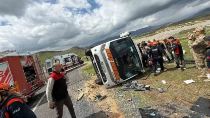 Diyarbakır’da yolcu otobüsü devrildi: 1 ölü, 13 yaralı