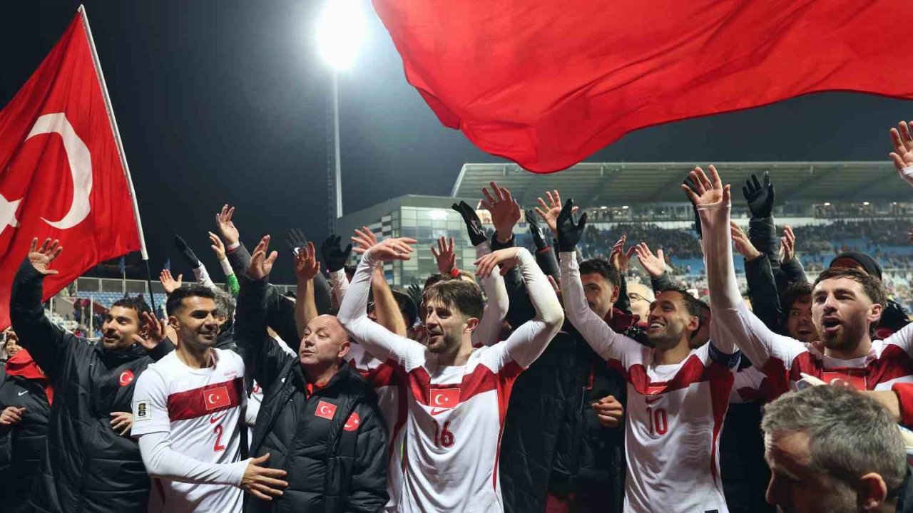 Dünya Kupası’na katılmayı hak eden Milliler, stattan ayrıldı