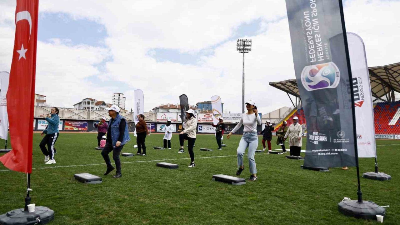 Dünya Sağlık Günü’nde "Koşabiliyorken Koş" yürüyüşüne yoğun ilgi