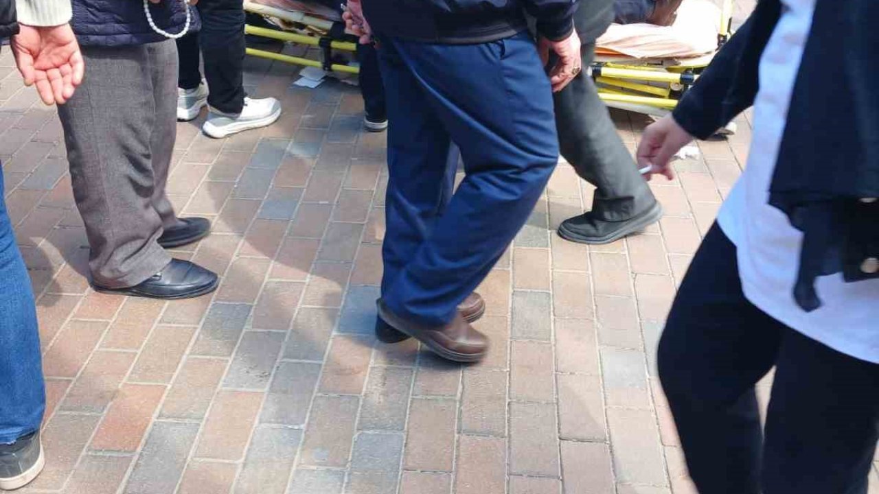 Düşerek yaralanan adama sağlık ekipleri müdahale etti