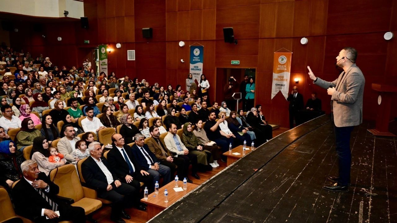"Duyulmayan çocuk, yorgun anne-baba, kaybolan iletişim" konferansına yoğun ilgi