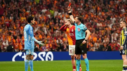 Ederson, derbide kırmızı kart gördü