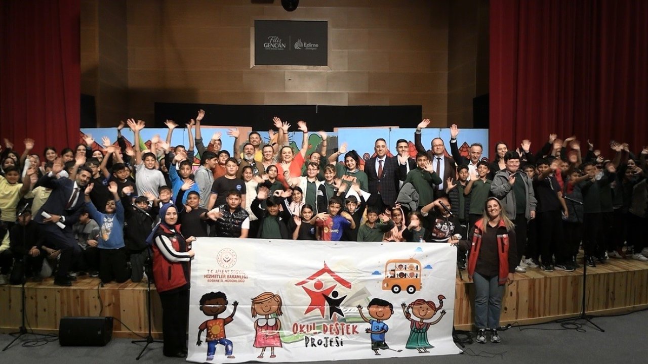 Edirne’de çocuklara doğa sevgisi sahne üzerinden aktarıldı