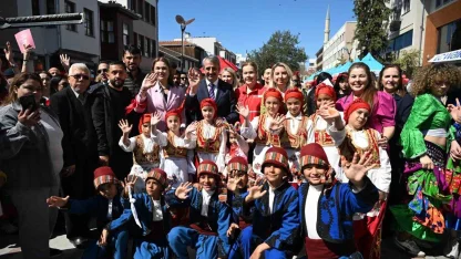 Edirne’de Dünya Romanlar Günü’nde renkli görüntüler