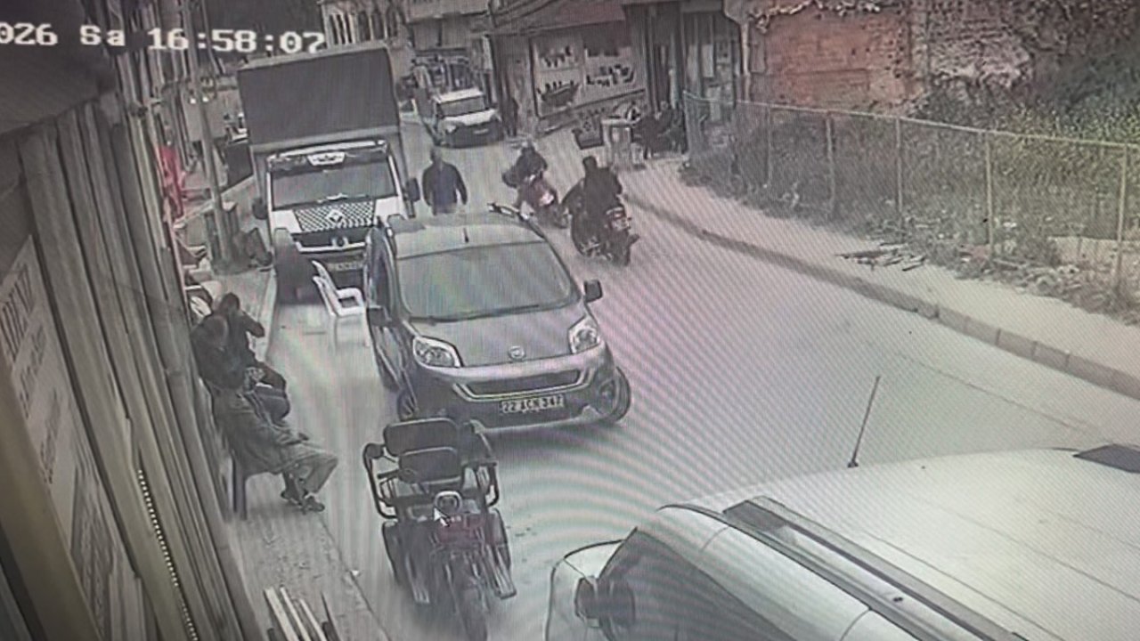 Edirne’de iki motosikletin çarpıştığı kaza kamerada: 1 yaralı