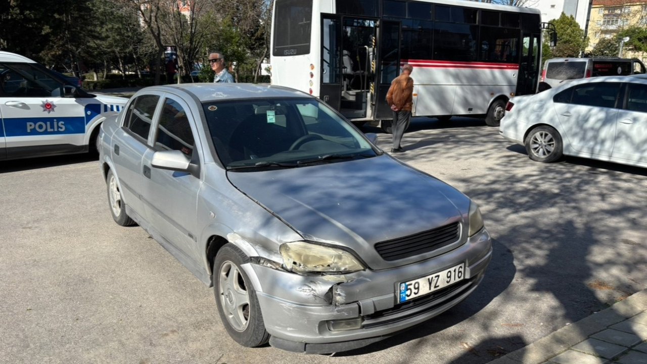 Edirne’de minibüs ile otomobil çarpıştı: 1 yaralı