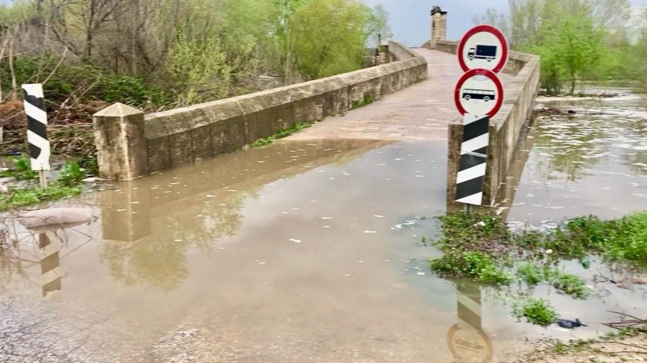 Edirne’de Tunca Nehri taştı: Saraçhane Köprüsü trafiğe kapandı
