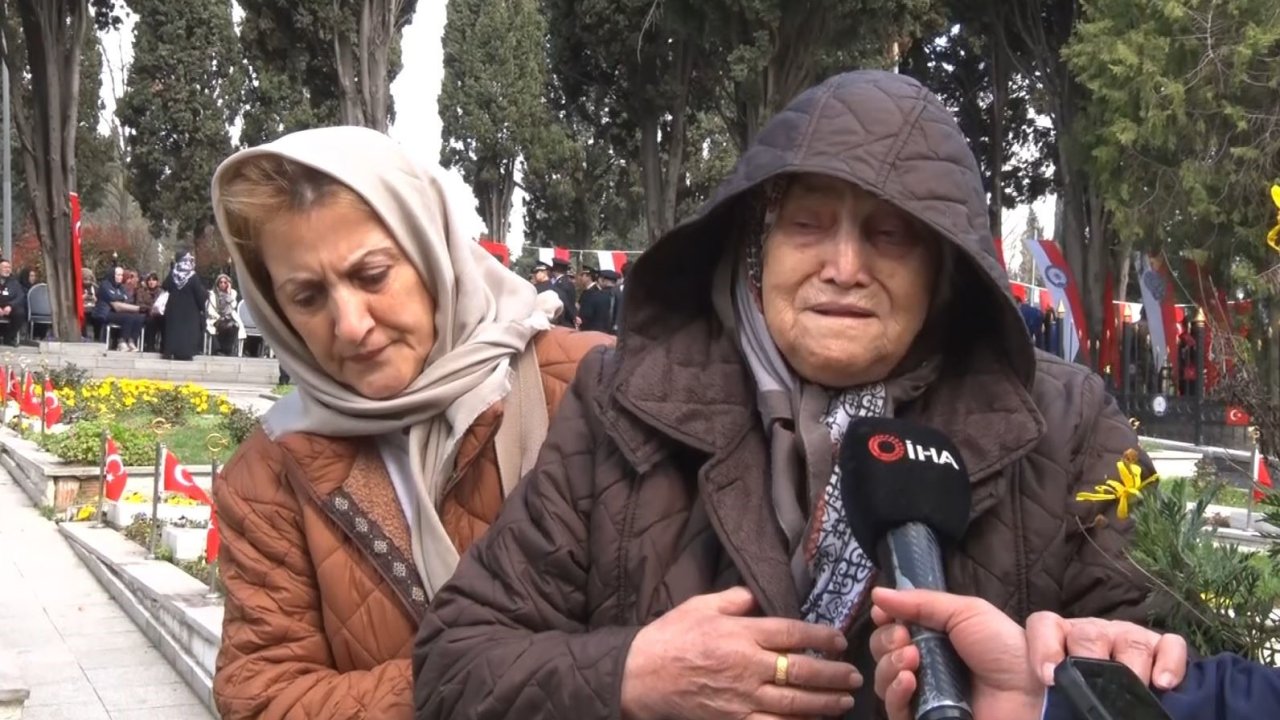 Edirnekapı Şehitliği’nde duygusal anlar: 92 yaşındaki anne gözyaşlarını tutamadı