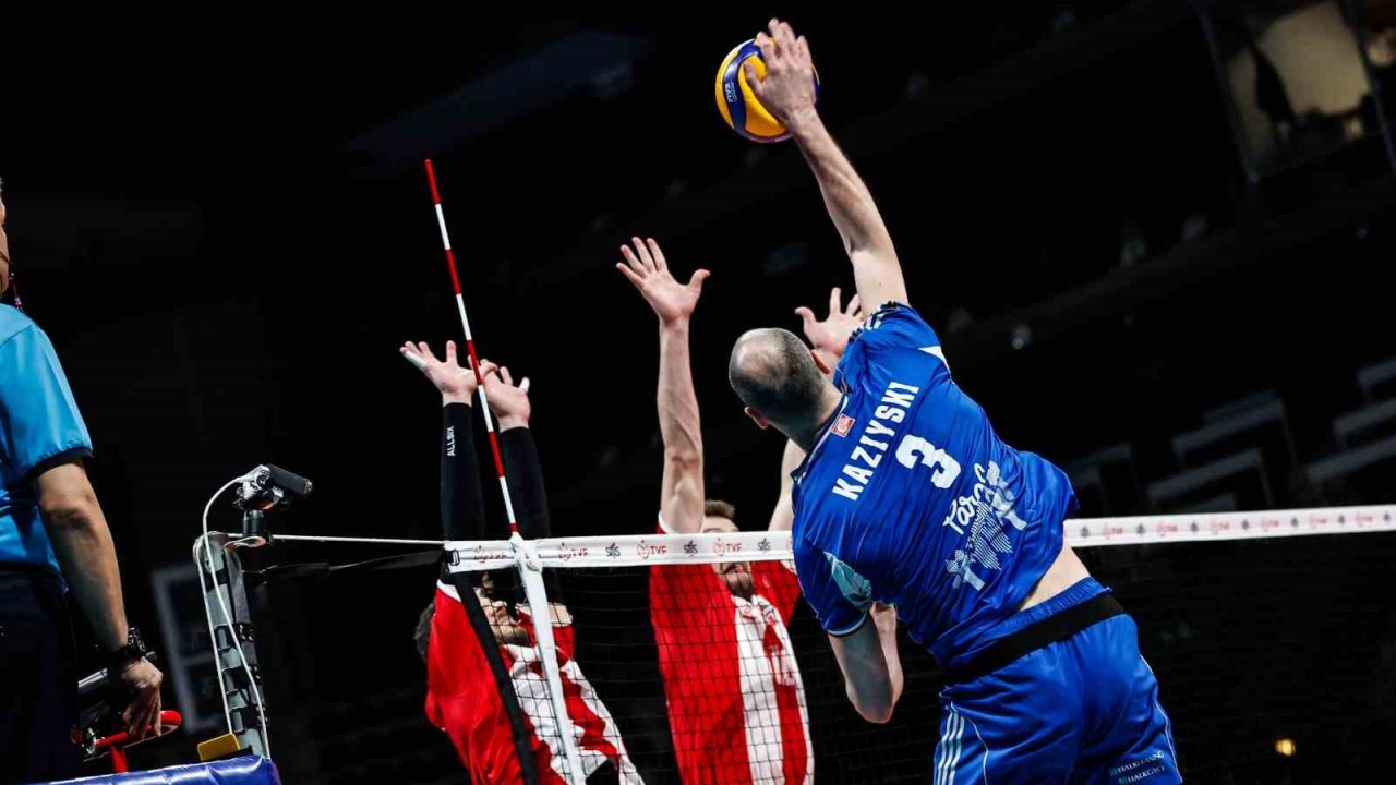 Efeler Ligi: Halkbank: 2 - Spor Toto: 3