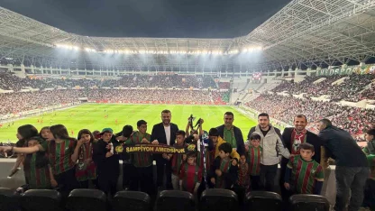 Eğil’den gelen çocuklar Amed Sportif Faaliyetler - Boluspor maçını tribünden izledi