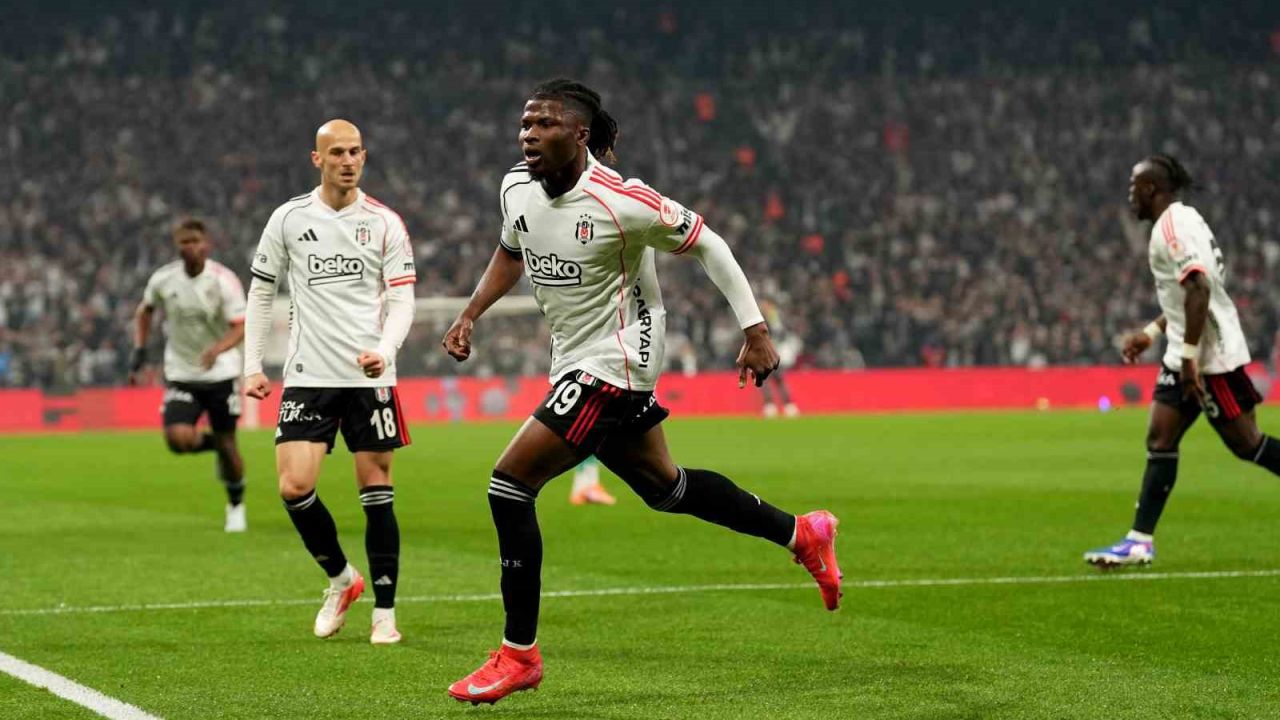 El Bilal Toure 3 ay sonra golle tanıştı