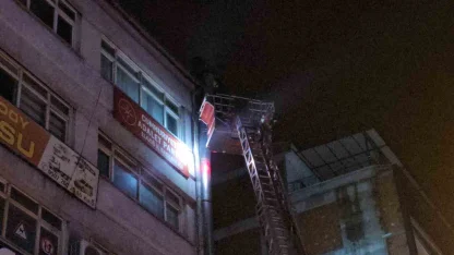 Elazığ’da bacadan yükselen yoğun duman korkuttu