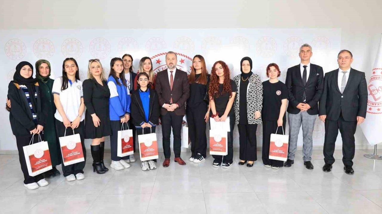 Elazığ’da derece giren öğrenciler ödüllendirildi