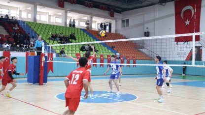 Elazığ’da genç erkekler voleybol grup birinciliği heyecanı başladı