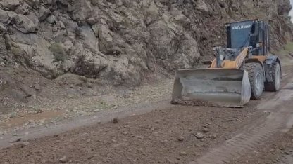 Elazığ’da heyelan nedeniyle kapanan köy yolu yeniden ulaşıma açıldı