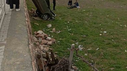 Elazığ’da otomobil şarampole uçtu: 1 yaralı