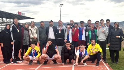 Elazığ’da özel sporcuların masa tenisi ve atletizm heyecanı