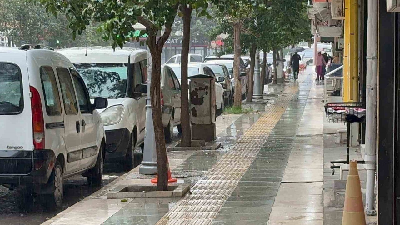 Elazığ’da sağanak yağış etkili oluyor