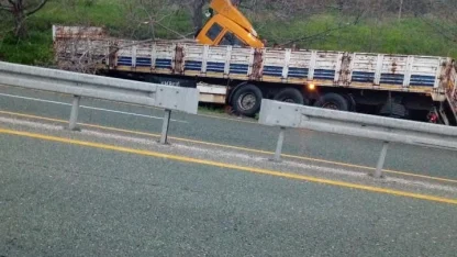 Elazığ’da tır yoldan çıktı: 1 yaralı