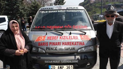 "Elmacı Dede" şehit polislerin hayrına elma dağıttı