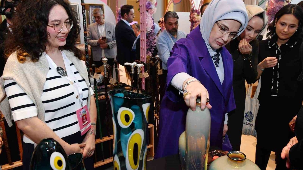 Emine Erdoğan, TOGEM-DER’in geleneksel "Cemre Çarşısı"nın açılışına katıldı