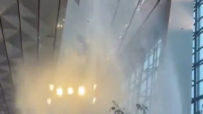 Endonezya’da şiddetli yağış nedeniyle havalimanı çatısı çöktü