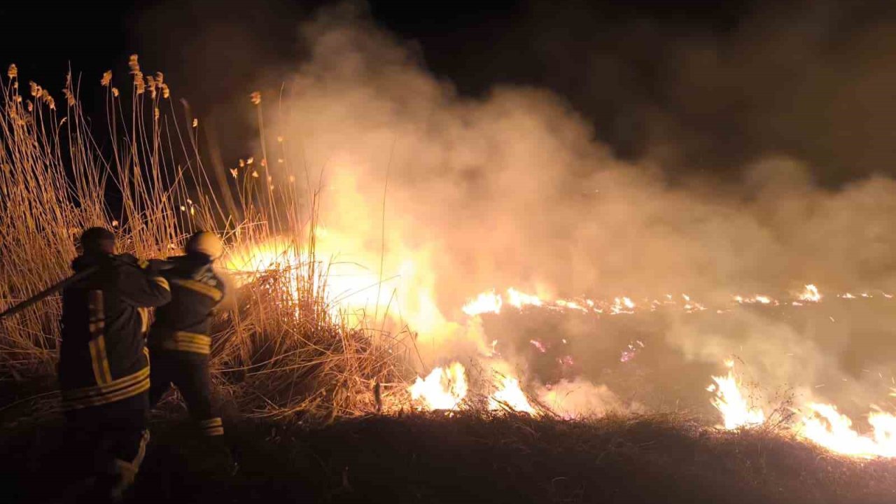 Erzincan’da anız yangını korkuttu
