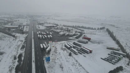 Erzincan’da kar etkisini gösterdi: Geçitlerde trafik kilitlendi