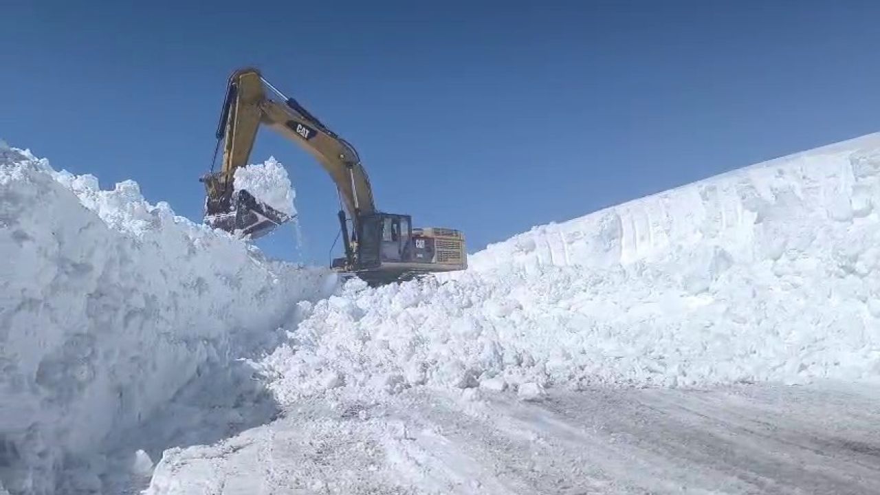 Erzurum’da 2 bin 900 rakımda karla mücadele