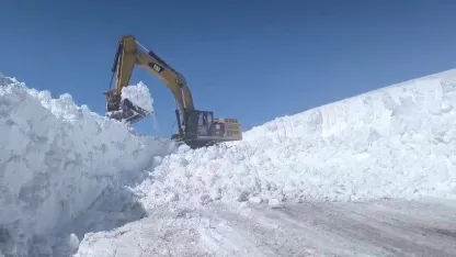Erzurum’da 2 bin 900 rakımda karla mücadele