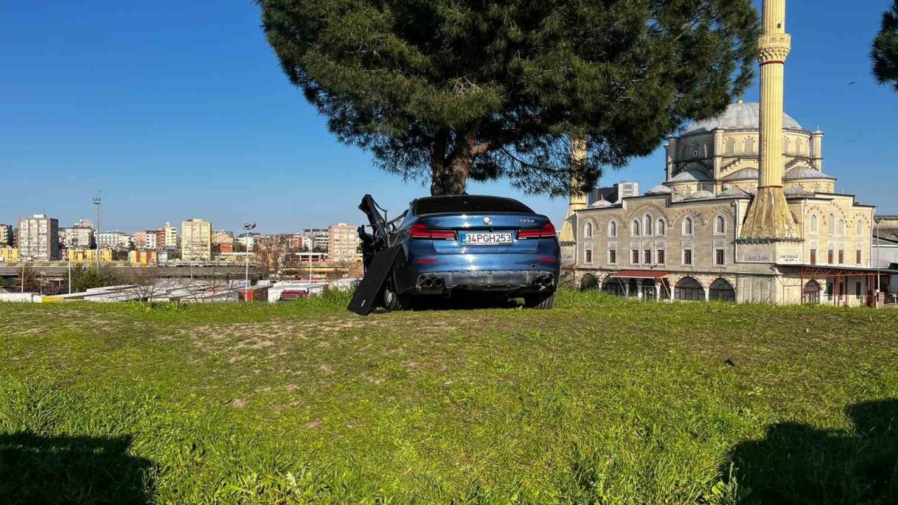 Esenler’de otomobil kamyonete çarptı: 6 yaralı