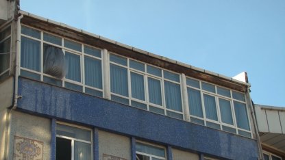 Esenyurt’ta çatıda çıkan yangın 3 binaya sıçradı