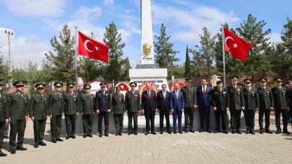 Eski KKTC Cumhurbaşkanı Tatar, Şanlıurfa’nın kurtuluşunun 106. yıl dönümü törenine katıldı