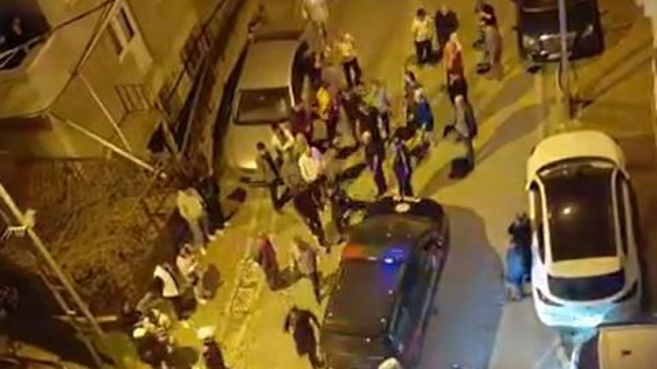 Eski sevgili evini bastı, binayı taşlayarak etrafa ateş etti; o anlar kamerada