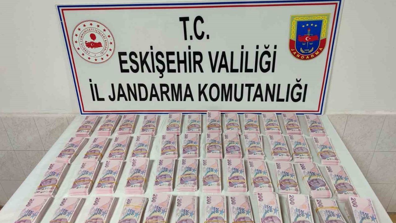 Eskişehir’de 1 milyon 940 bin TL sahte parayla 22 adet büyükbaş satın alan şüpheliler yakalandı